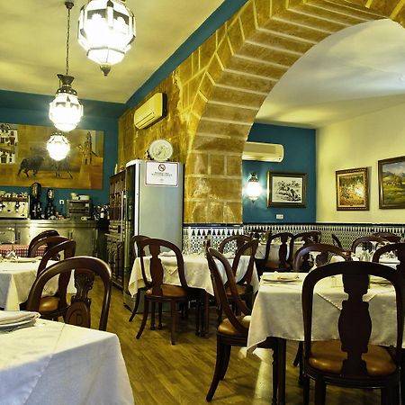 Hostal El Caballo Blanco Osuna Bagian luar foto
