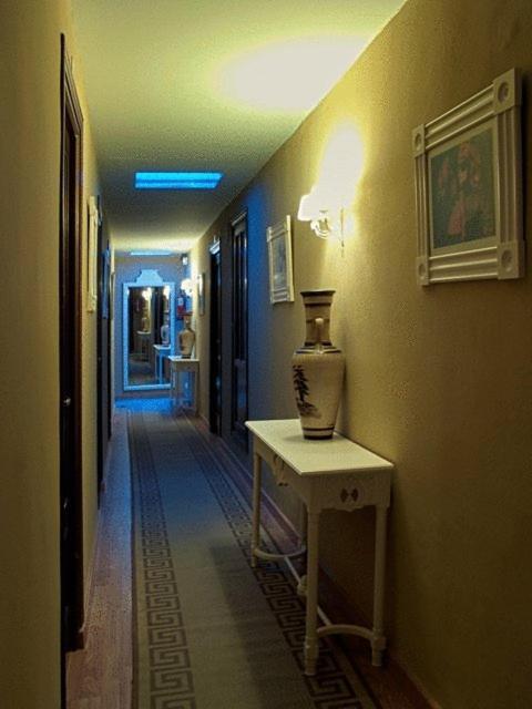 Hostal El Caballo Blanco Osuna Bagian luar foto