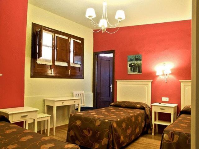 Hostal El Caballo Blanco Osuna Bagian luar foto